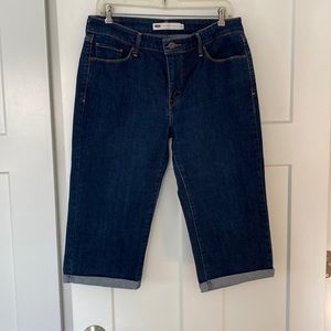 Levies Cropped Denim Jean